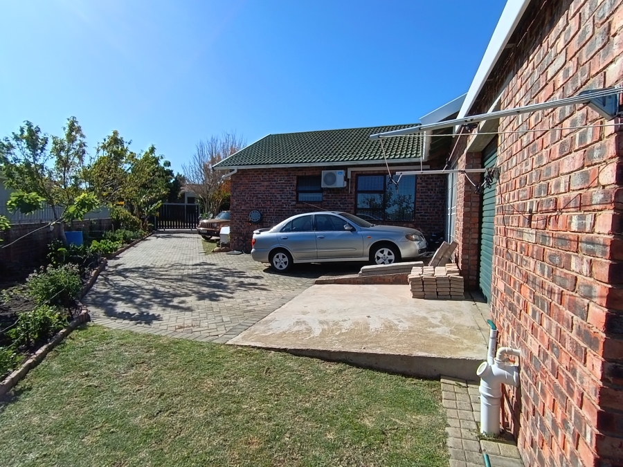 3 Bedroom Property for Sale in Wavecrest Eastern Cape